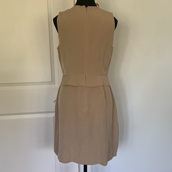 BANANA REPUBLIC TAN LINEN SLEEVELESS DRESS, KNEE LENGTH/ LINED / SIZE 6 - Picture 5 of 6